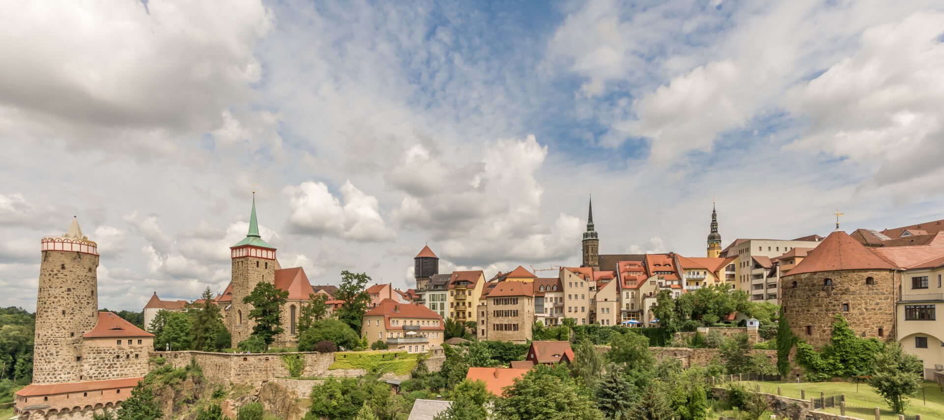 Blick von der Friedensbrücke auf Bautzen mit Wolten
